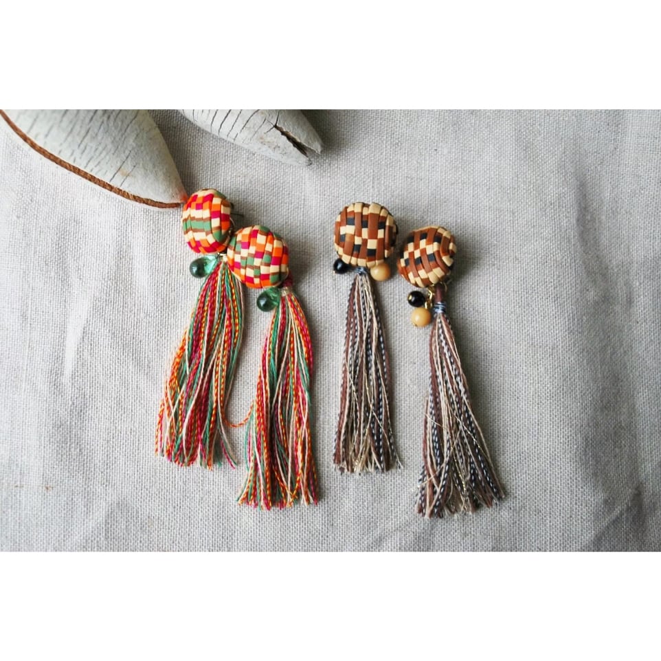 しましまぶつぶつロングタッセルピアス&イヤリング ピンクオレンジ系  