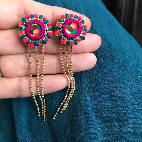 刺繍のカラフル丸ピアス  ・イヤリング  ＋チェーンタッセル