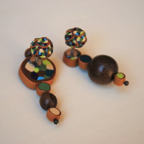 ランダムwoodアシンメトリーピアス＋ぶつぶつキャッチ 青系