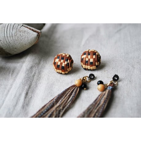 しましまぶつぶつロングタッセルピアス&イヤリング　黒キナリG系