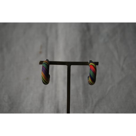 nijiピアス　 カラフルねじねじ