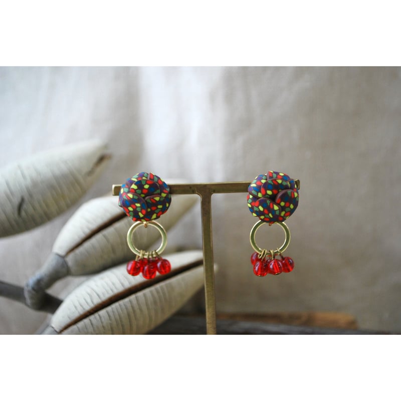 カラフルぶつぶつ2wayイヤリング 赤 | macree