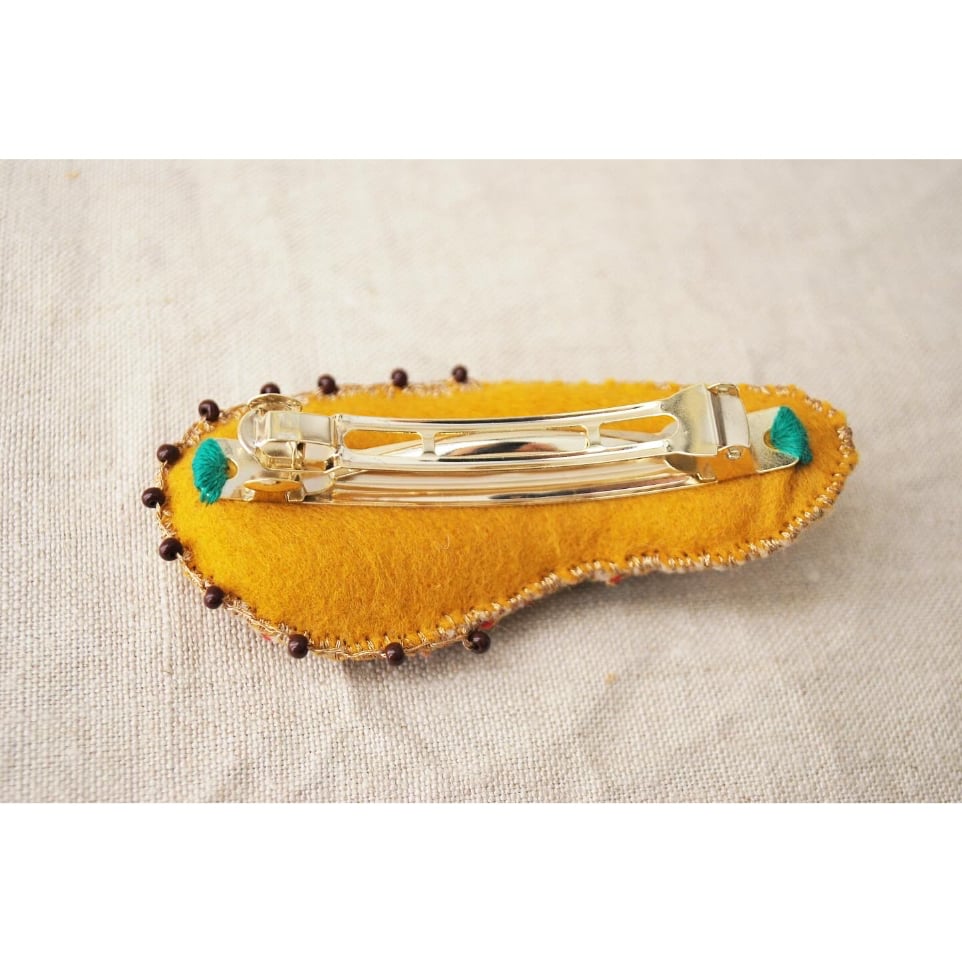 ポリマークレイとミラー刺繍のにぎやかバレッタ | macree