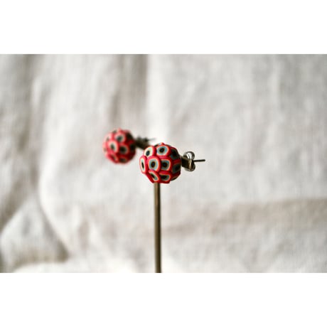 小さなぶつぶつ丸ピアス・イヤリング　pink orange mizuiro black