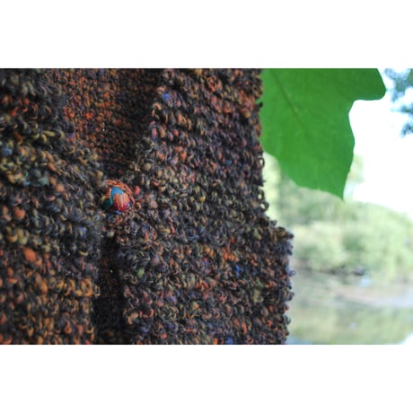 手つむぎ手編みのもじゃもじゃニットベスト　オレンジグリーン茶