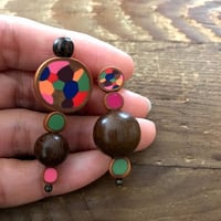 ランダムwoodアシンメトリーイヤリング　PINK系　個性的