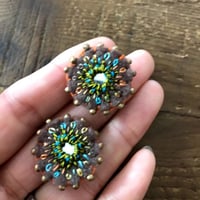 ミラー刺繍とメタルビーズのピアス茶系