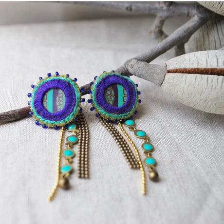 ビーズ刺繍チェーンタッセルピアス　ターコイズ