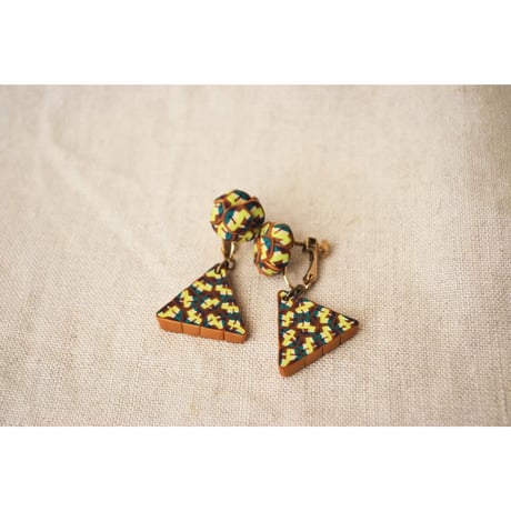 ぶつぶつまるとサンカクピアス・イヤリング