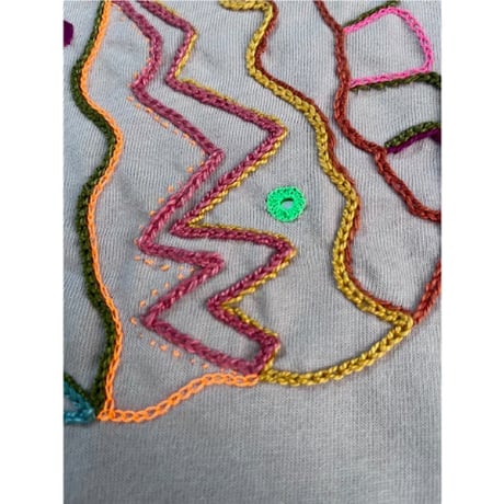 カラフルなかぼちゃみたいなミラー刺繍Tシャツ スモーキーピンク　Sサイズ