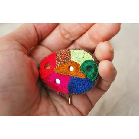 ミラー刺繍のカラフルポニーフック