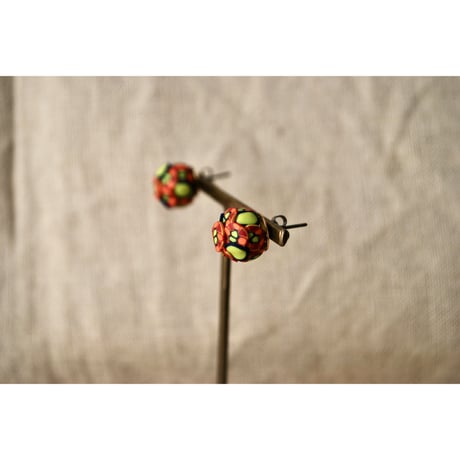 小さなぶつぶつ丸ピアス・イヤリング　オレンジ・ピンク・黄緑