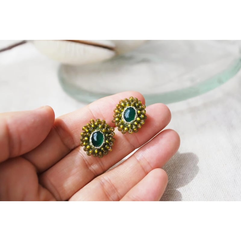 アクセサリー 【専用】No.65 ビーズ刺繍のまぁるいピアス* 秋冬グリーン