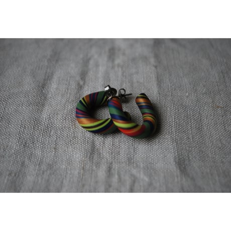 nijiピアス　 カラフルねじねじ