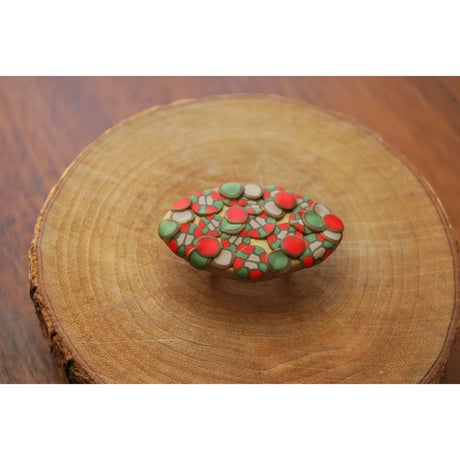 帯留 gold green red beige