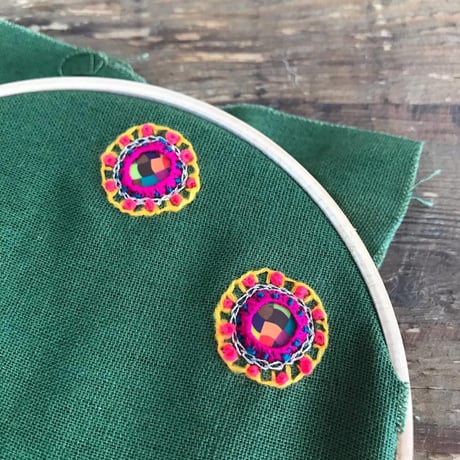 刺繍のカラフル丸ピアス  ・イヤリング  ＋チェーンタッセル