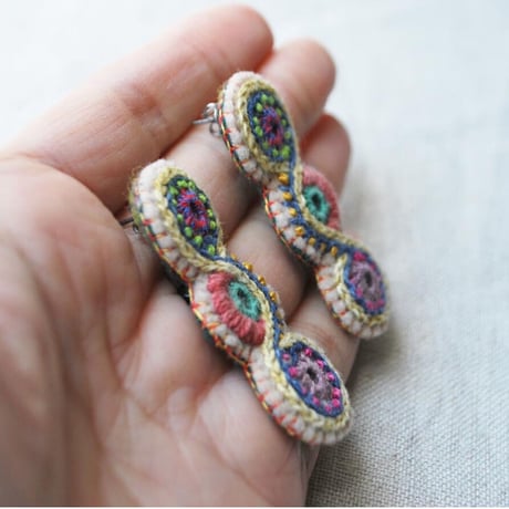 まる3つミラー刺繍ピアス