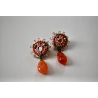 天然石と刺繍のピアス　カーネリアン