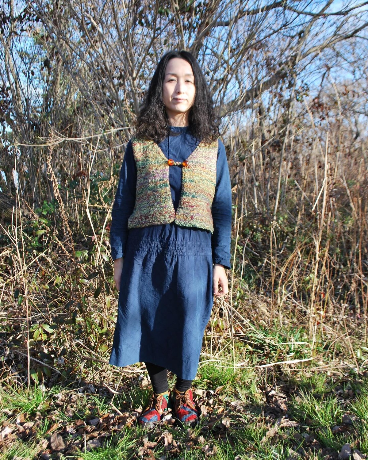 手つむぎ手編みのニットベスト グリーン系 | macree