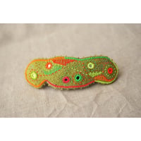 蛍光色がまぶしいミラー刺繍のカラフルバレッタ