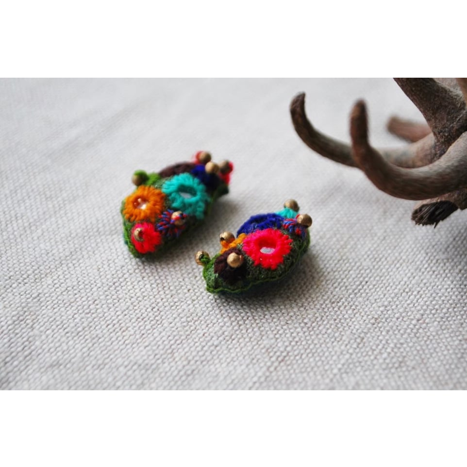 ミラー刺繍のカラフルぽこぽこアシメピアスorイヤリング | macree