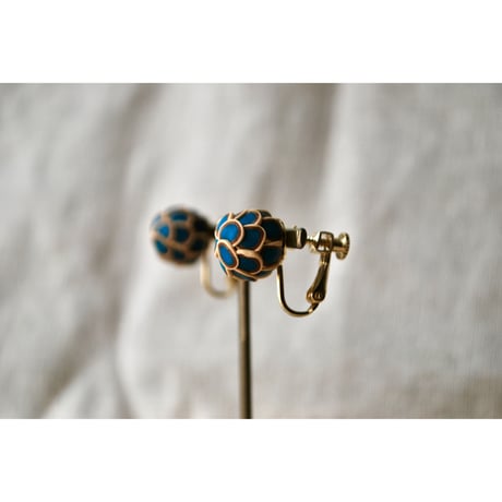 小さなぶつぶつ丸ピアス・イヤリング　bluegreen gold kinari