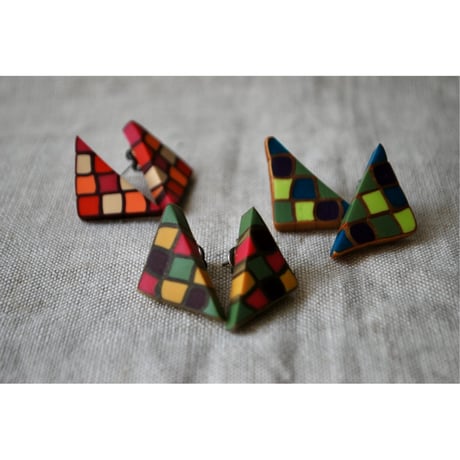 三角モザイクピアス　pink green yellow