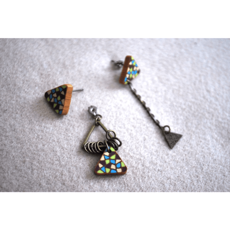 三角サンカク△アシメピアス・イヤリング