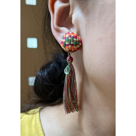 しましまぶつぶつロングタッセルピアス&イヤリング　ピンクオレンジ系