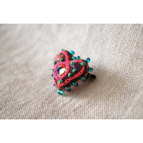 ちっちゃなハートのミラー刺繍ブローチ　col.6