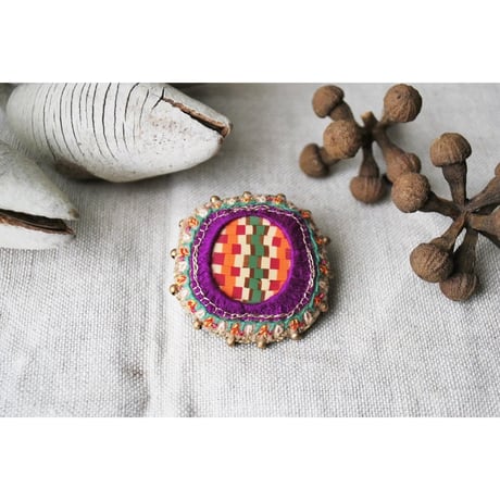 2wayで使えるカラフル刺繍ブローチ　タッセル取り外し可