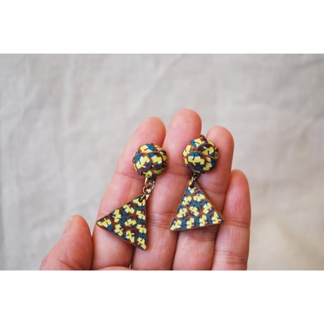 ぶつぶつまるとサンカクピアス・イヤリング
