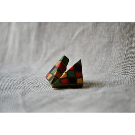 三角モザイクピアス　pink green yellow