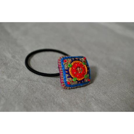 小さな刺繍ヘアゴム四角　ポリマークレイ