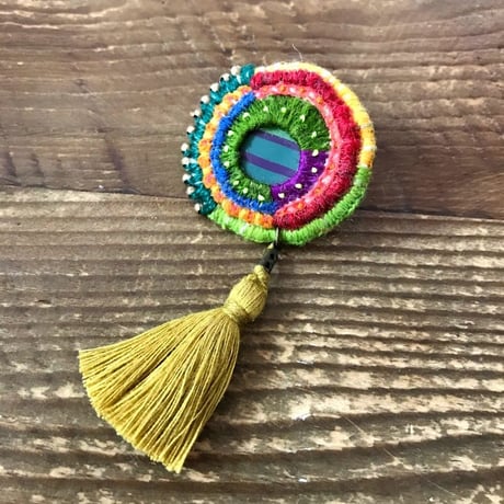 刺繍とクレイの片耳タッセルピアス 丸