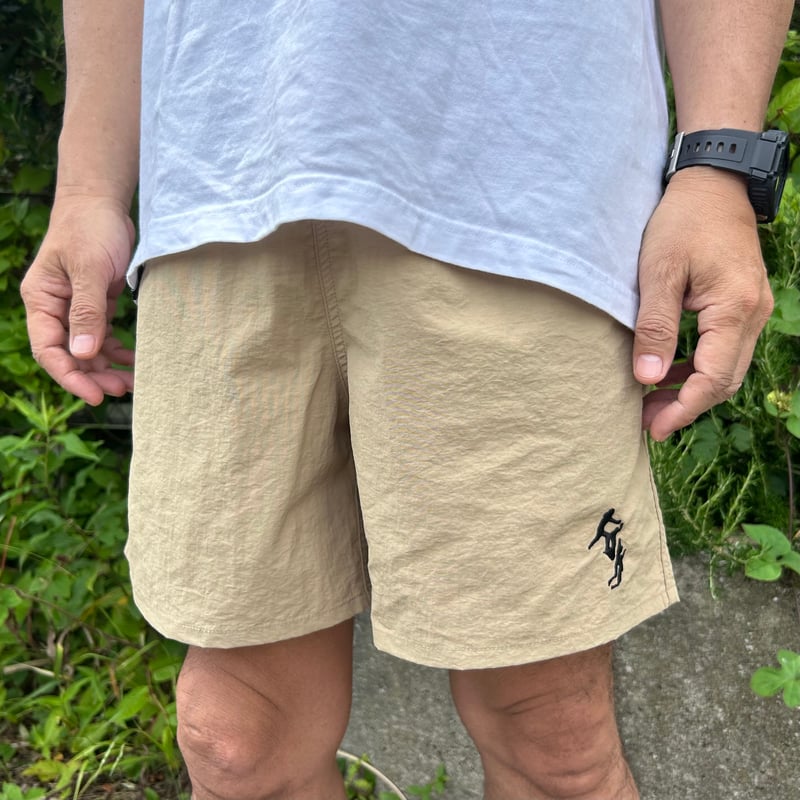 dive logo short pants sand beige | THE MOBSTAR