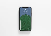 iPhone用壁紙 _5月_新緑の山-午前