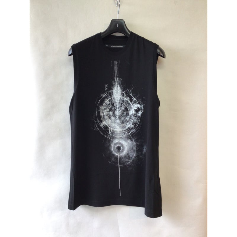 JULIUS / 937CPM3 / グラフィック ノースリーブ Tシャツ | VIBE NA