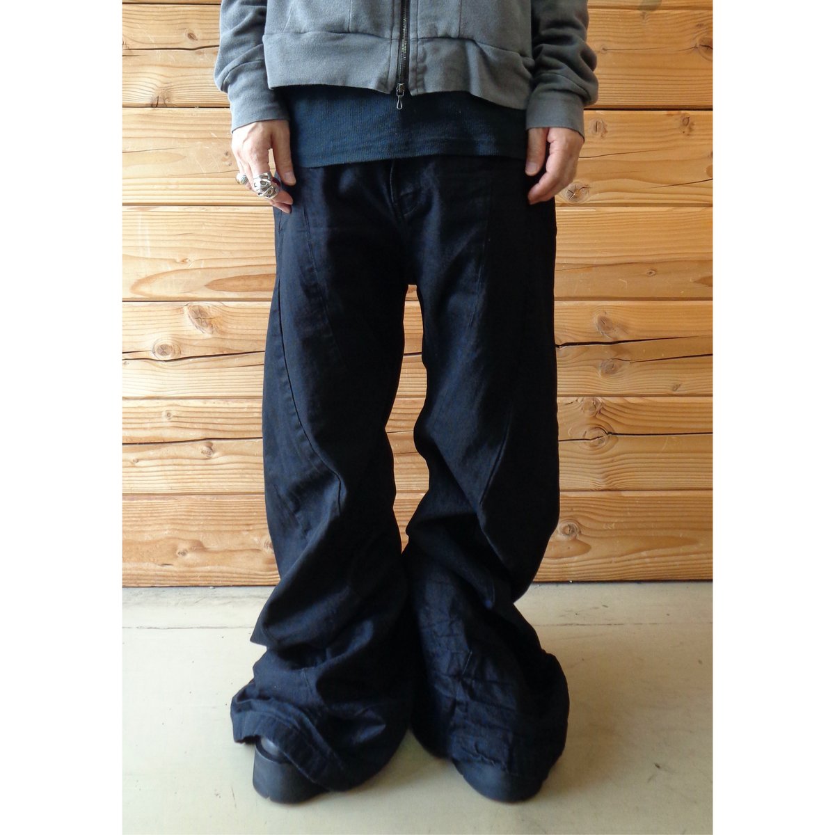 JULIUS / 917PAM13 / フレアーデニムパンツ | VIBE NAGANO