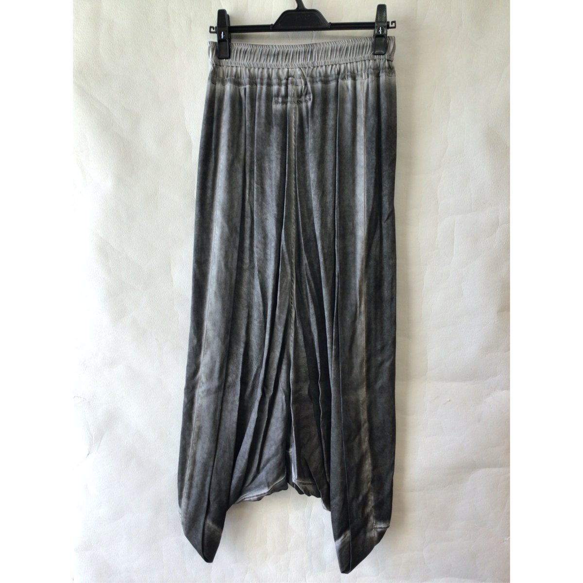 JULIUS / 897PAM5/ シルクサテン サルエルパンツ | VIBE NAGANO