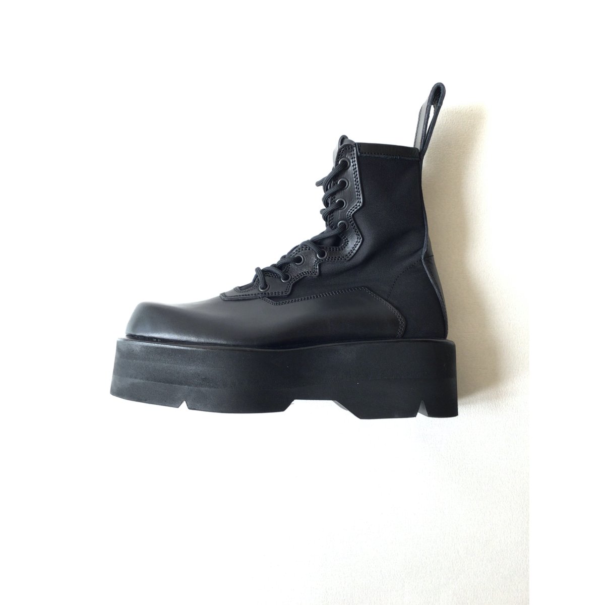 JULIUS黒 ジッパー付きミリタリーブーツ JULIUS - サイドジップエンジニアブーツ - SIDE ZIP ENGINEER BOOTS