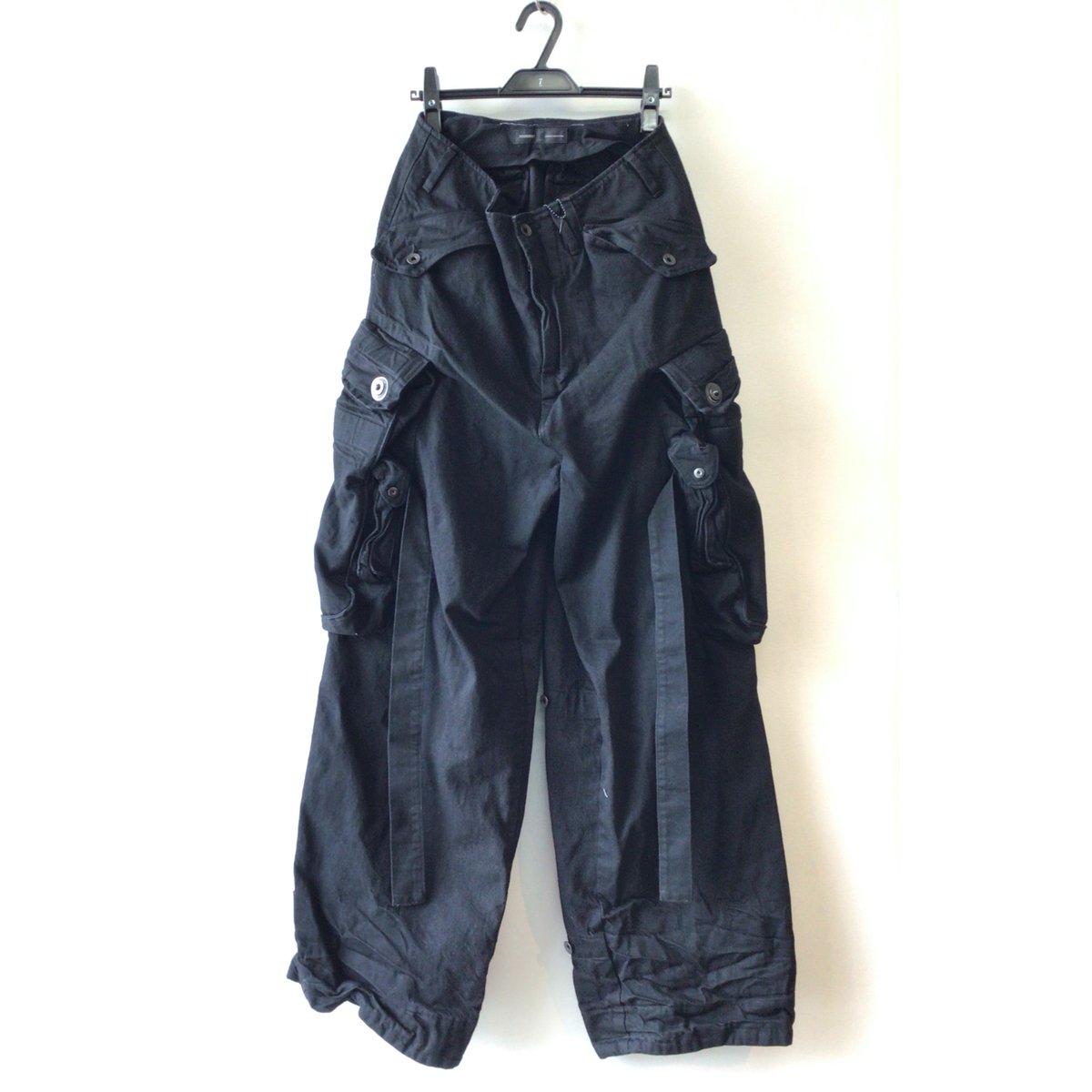 julius 、ビッグポケット付きハ－ネスベスト。￥31.000 JULIUS / 899PAM3-BK / ビックポケットガスマスクパンツ | VIBE