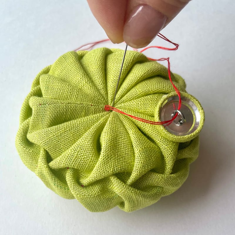 シェル模様のピンクッション》キット『ラティススモッキング』[上村幸