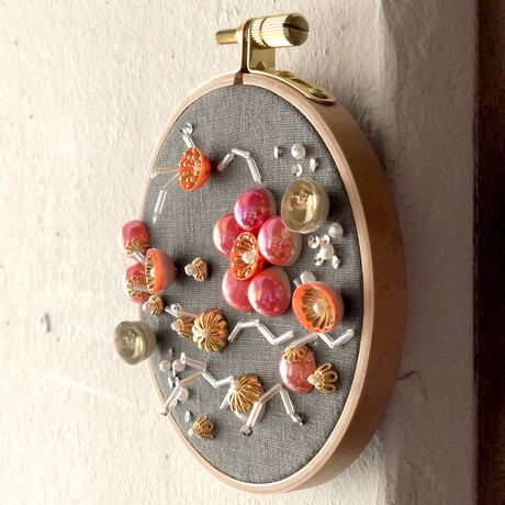 小さな刺繍のアートピース『梅重』SOLEIL ROSE