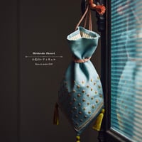 《小花のレティキュル》材料セット『古典図案の刺繍』[おおたにめぐみ]