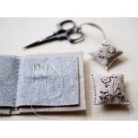 材料セット『ビーズとスパンコールの刺繍』[BLUE chou MIKKO]