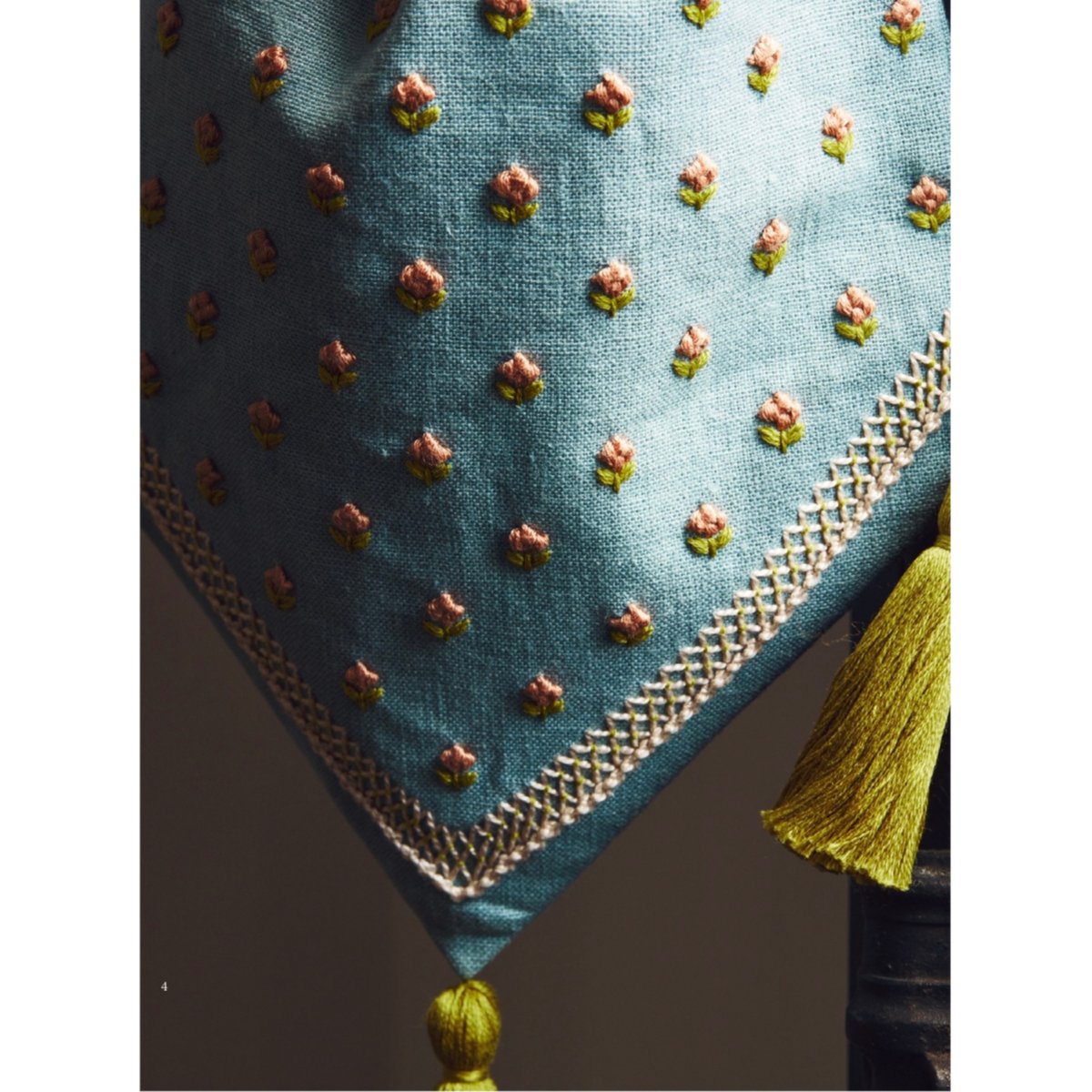 小花のレティキュル》材料セット『古典図案の刺繍』[おおたにめぐみ