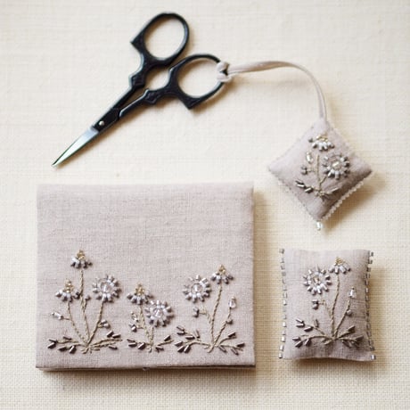 材料セット『ビーズとスパンコールの刺繍』[BLUE chou MIKKO]
