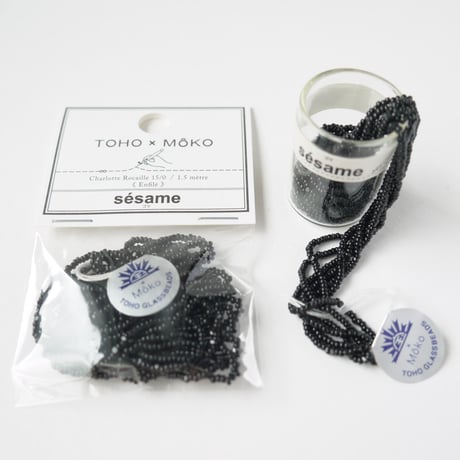 TOHO × Moko BEADS バラ モノトーン(¥648)