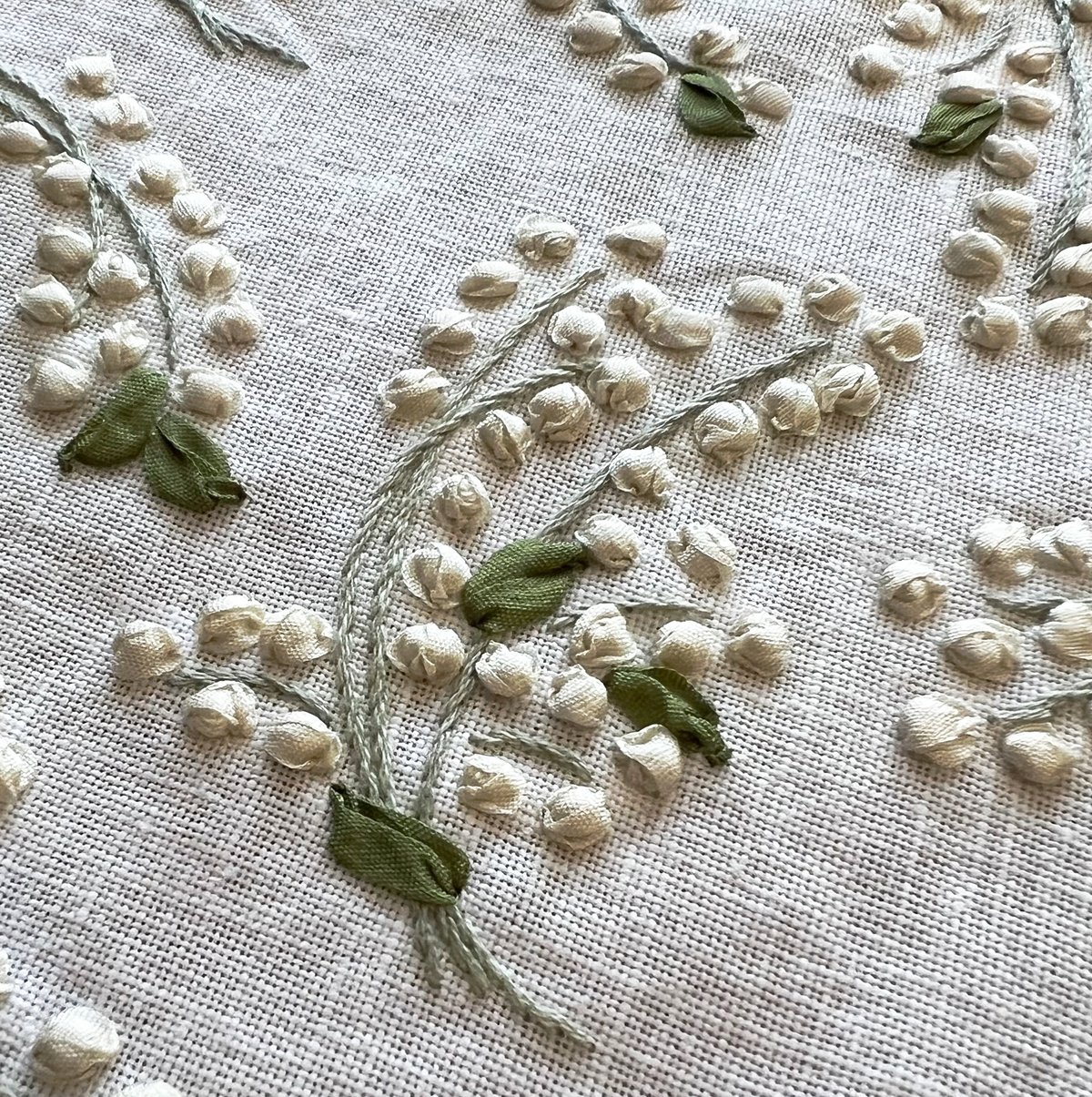 .すずらんGALLERYオーダー専用ページ すずらんのつけ衿》材料セット『古典図案の刺繍』[おおたにめぐみ